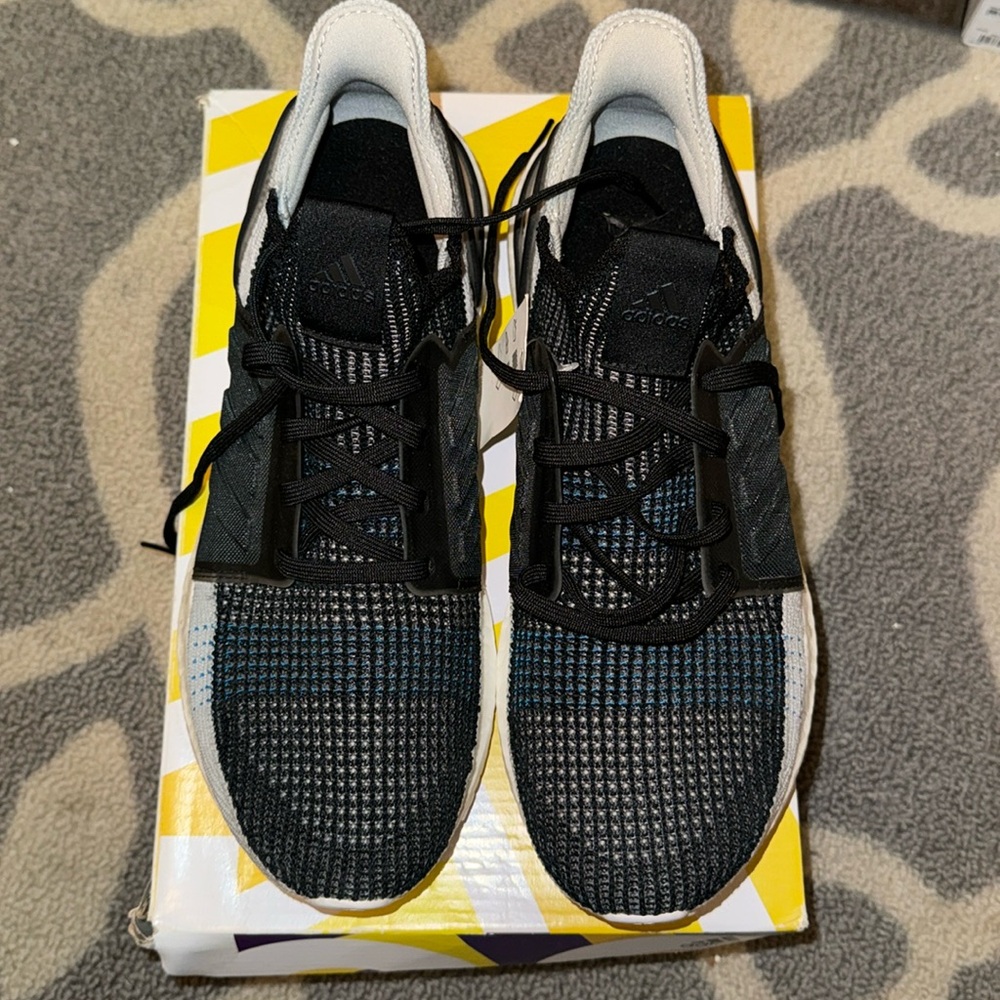 Slightly used adidas ultraboost19 in size 9US
